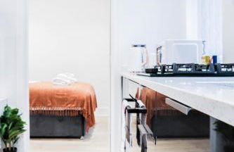 The Rye Retreat - 1BR Modern Design with Smart TV & Secure Underground Parking in Central High Wycombe HP13, Sleeps 3 - Foto 16