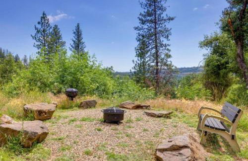 NEW! Cozy & Secluded House w/Deck - Near Yosemite! - Foto 13