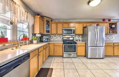 Large Cleveland Home with Fire Pit and Backyard! - Foto 1