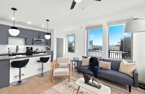 Upscale 2BR Near Regions Field n Park - Foto 1