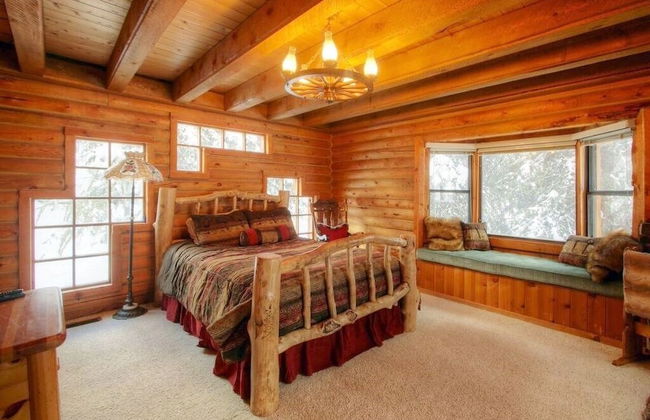 Log Cabin on the Stream - Photo 12