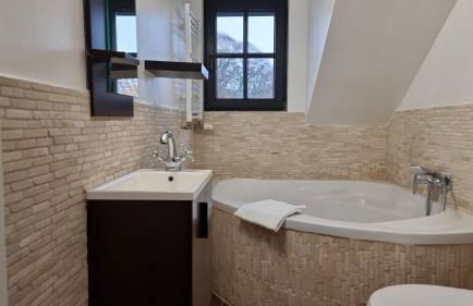 Tolstov House - 5 Room House with Terrace - 35 Min to Messe DUS - Foto 21