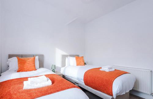 Modern 3 Bedroom House Perfect for Short and Long Stays - Foto 3