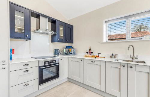 Cozy Luxury Cabin Retreat with Superking Bed - Foto 10