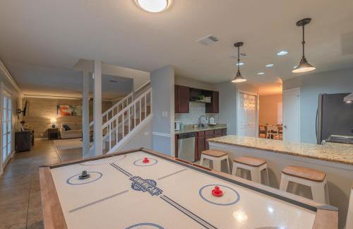 Luxury 5BR House with Pool by SeaWorld & Lackland - Foto 19