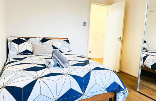 2-Bed Apartment Near ExCeL - Free Parking & WiFi - Ideal for Families, Business & Leisure - Foto 5