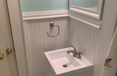 Historic Beach Side Getaway - Pet friendly, WiFi cottage - Foto 18