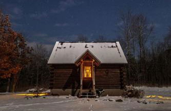Cozy Log Cabin with an Indoor Fireplace Located on 70 Forested Acres in Leicester, Vermont - Foto 8
