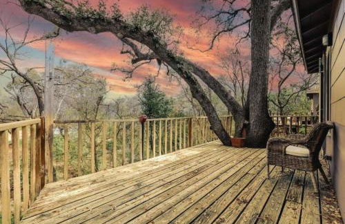 Magical Creekside UT Treehouse Walk to Moody Center - Foto 1