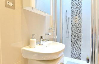 Hendon Escape Luxury Apartment with En-suite Bath - Photo 10