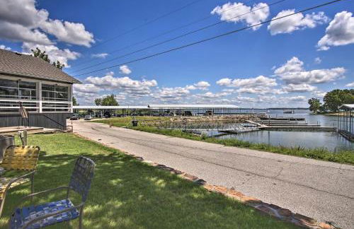 Walk to Lake Family Gem with Pool Access in Afton - Foto 28