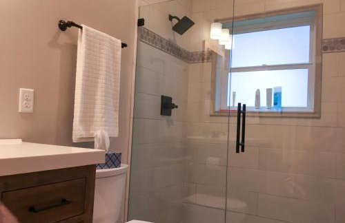 Lakefront Home 4 Bedroom 4 Bath Sleeps 12 - Foto 38