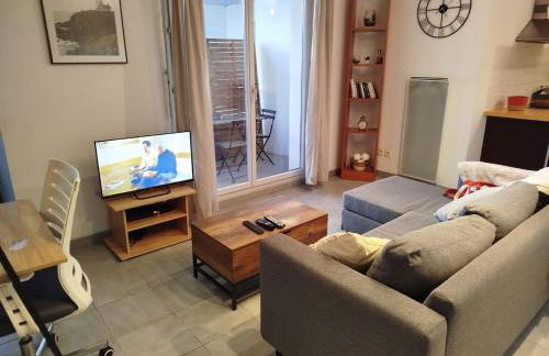 Essential Near stadium Air conditioning et Private parking - Foto 18