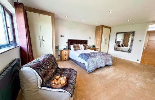 Dog-Friendly Country Home, Woodburner, Private Fields & Hot Tub! - Photo 18