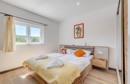 Villa Gariful, Sleeps 8 with Pool & Pet Friendly - Photo 39