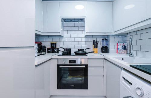 Long Stays Offers , New 2 Bed APT , Sleeps 3 , Wigan , Perfect for Relocations , Contractors , Families - Photo 15