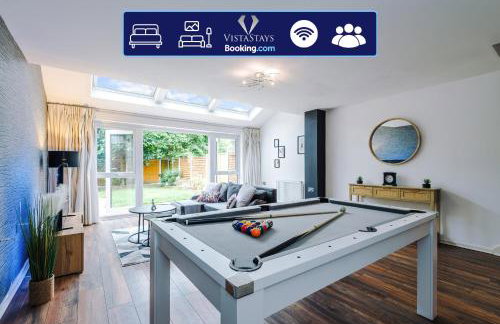 Spacious 3BDR House By Vista Stays Short Lets & Serviced Accommodation Salford With Pool Table & Free Parking - Photo 1