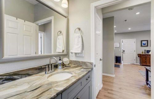 Luxury Retreat with Hot Tub Fire Pit & Forest Views - Foto 35