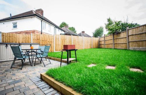 Halford House 3 Bed Town Centre Home from Home with Parking for 2 cars Prime Location Tamworth - Photo 13