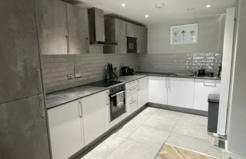 Solihull Flat For 2 with Fast WiFi with Free Secured Parking - Foto 9