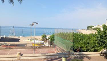 Beachfront Apartment with Sea Views & Private Parking - Foto 2