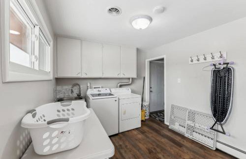 Cozy 3BR Home with BBQ Patio & Gym Near Downtown - Foto 27