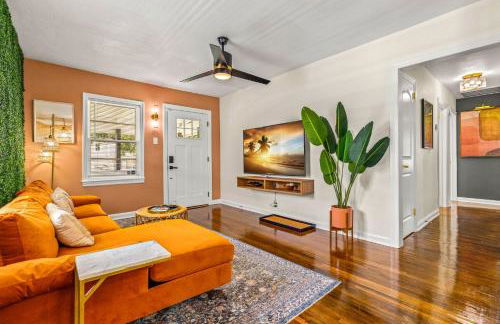 Sunny Citrus Escape Min to Midtown & Dog-Friendly - Foto 4