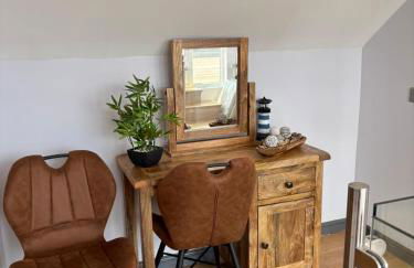 Luxurious, Unique & Elegant Cottage with Hot Tub - Foto 27