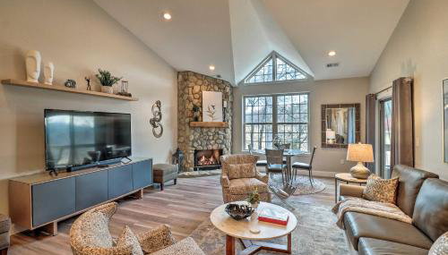 Indoor Pool and Golf Course Views Lake Lure Condo! - Foto 1