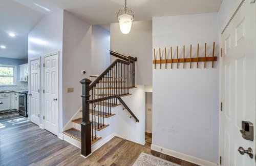 Forest-View Gem on Vaughn Creek Less Than 1 Mi to Dtwn! - Foto 12