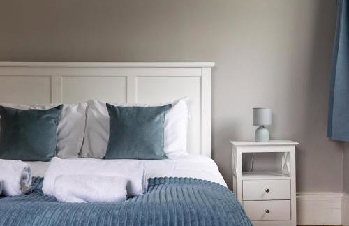 8 Bedroom House in Barwell Sleeps 15 with Parking - Foto 12