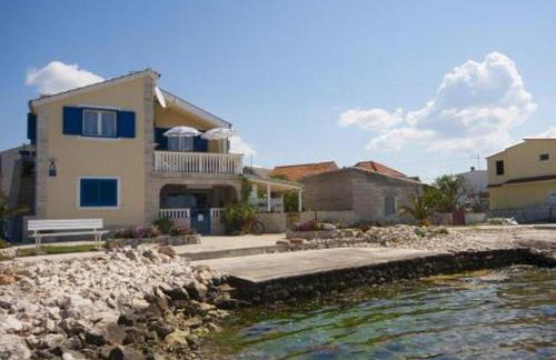 Family friendly seaside apartments Krapanj, Sibenik - 18004 - Foto 1