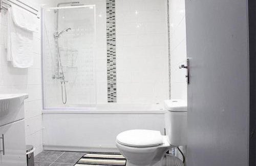 Lewis Apartment in the Heart of the Northern Quarter sleeps up to 12 - Photo 16