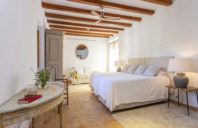 Stunning Farmhouse With Private Pool - Photo 9