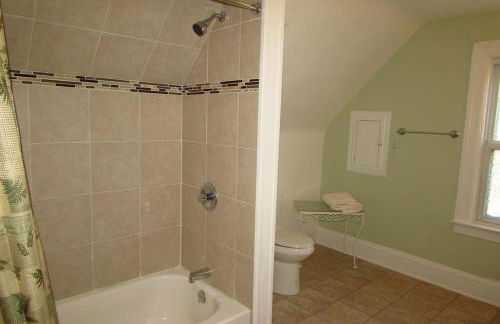 Falls Retreat - Walk to the Falls, the Casino and all Downtown Restaurants - Across from the Aquarium - Photo 14