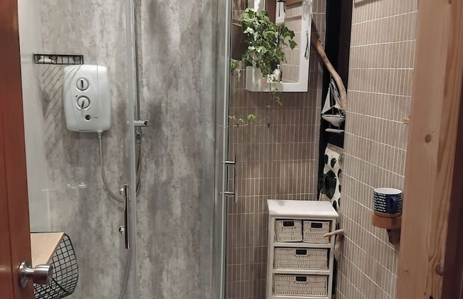 Unique 2-bed Cabin in Llanelli - Foto 7