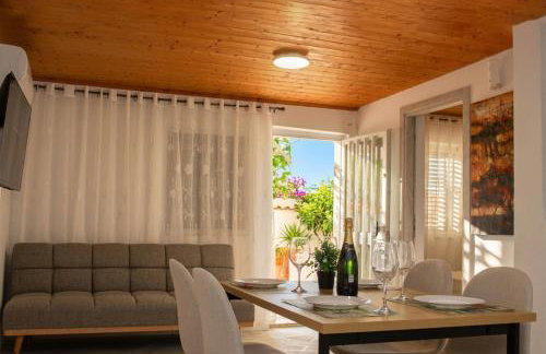 The Beach White House - 80m from the Beach - Renovated - Foto 1