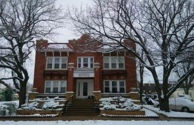 Evie's apartment - Photo 1