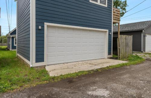 Farm House DT Indy with Pool Table - Photo 50