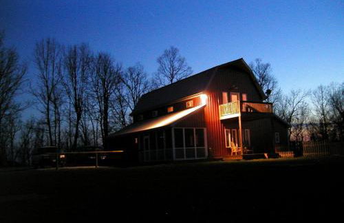 Beautifully Furnished Barn Getaway Located on a Sustainable Living Farm near Metropolis, Illinois - Photo 16