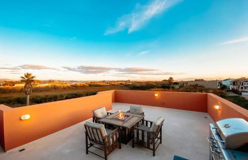 Steps to the Beach! Rooftop Deck! Firepit & BBQ! - Photo 2