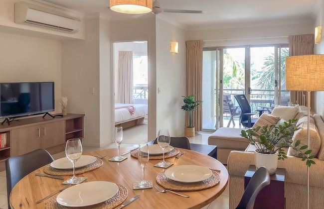 Poolside Paradise Cairns - 9 Pools BBQ Gym - Foto 10