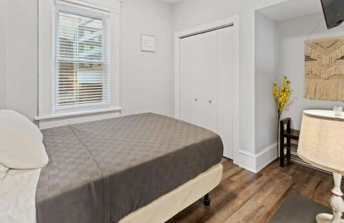 Modern 4BR 2BA Apt Steps to the Beach Open Living - Foto 23