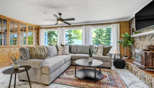 The Stone Lodge - Sleeps 15 - Hot Tubs - Game Room - Photo 5