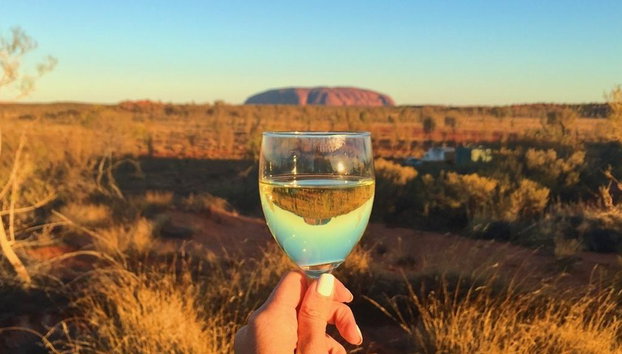 Atardecer en Uluru con cena barbacoa bajo las estrellas - Tour de medio día en grupo reducido - Foto 3