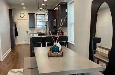 Trendy West Town Flat - 2 bed / 1.5 bath w parking - Foto 4