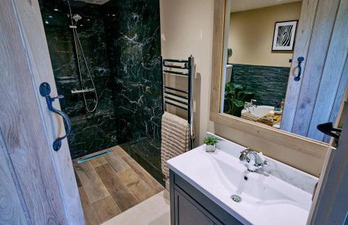 The Shooting Lodge - Photo 10