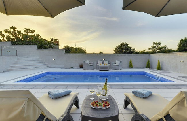 Detached House With Private Pool Near the Coast - Foto 30