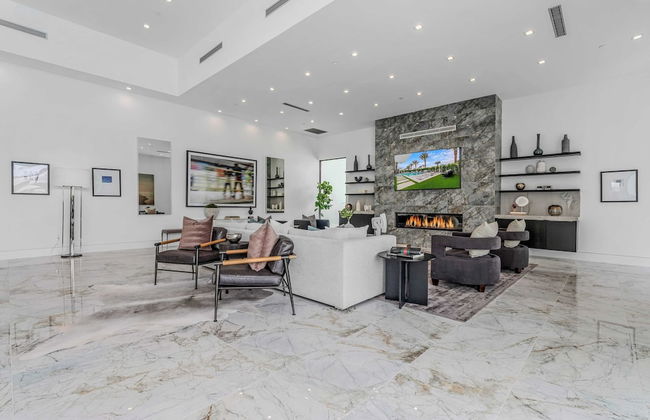 Villa Sleeps 17 w/ Pool, Firepit, Putting Green Bravo Villa 3 by Avantstay - Foto 9