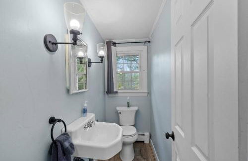 Charming Kennebunk Cape - Walk to Dock Square! - Foto 22